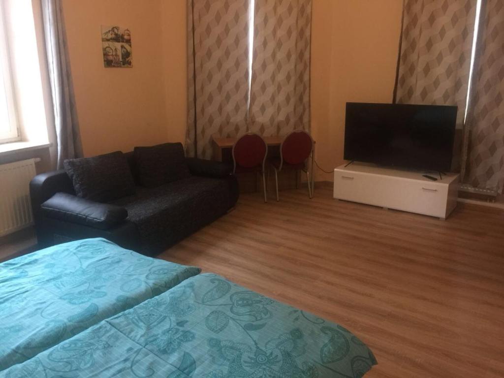 TV a/nebo společenská místnost v ubytování Jujhar's Gästehaus