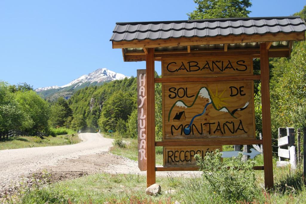 Una señal para los cazamas así que sé una montaña en Cabañas Sol de Montañas, en Futaleufú