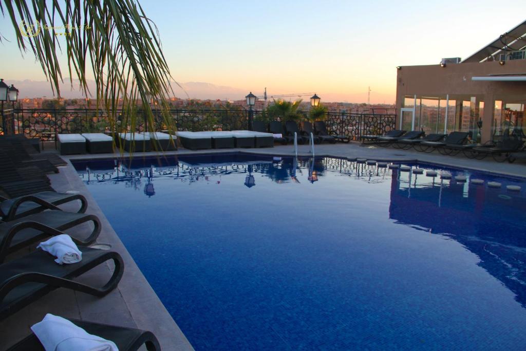 Bazén v ubytování Hotel Imperial Plaza & Spa nebo v jeho okolí