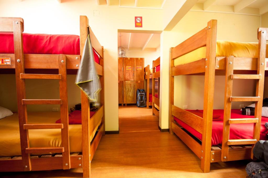 Palanda nebo palandy na pokoji v ubytování Pariwana Hostel Lima
