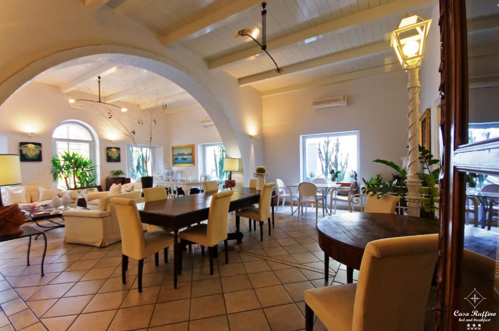 A restaurant or other place to eat at B&B Casa Ruffino