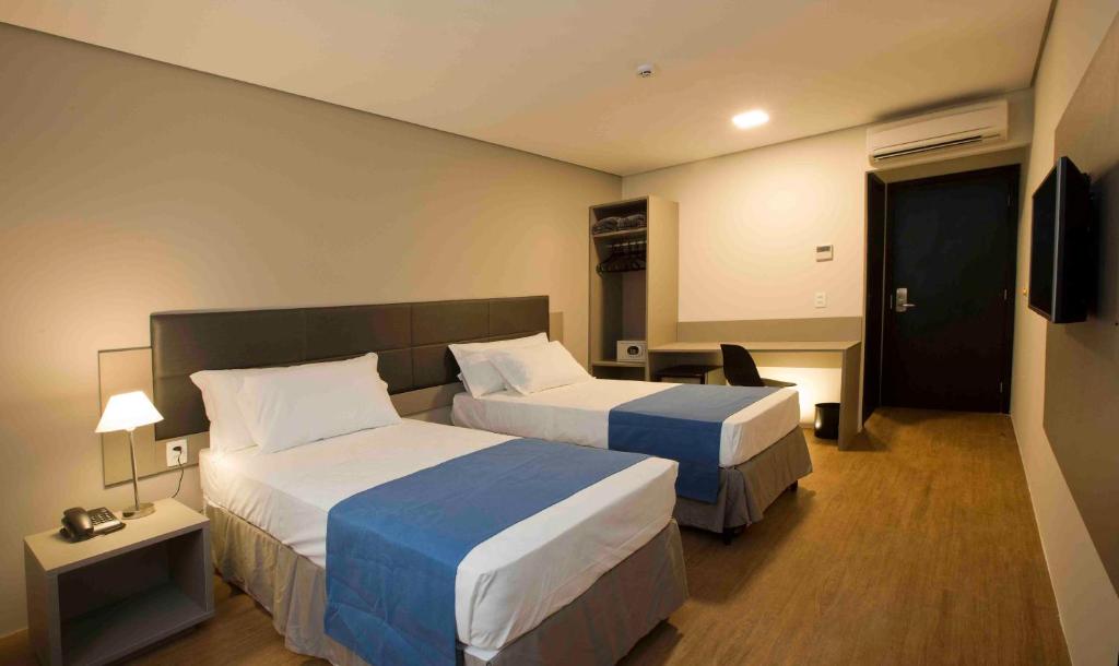 Cama ou camas em um quarto em Fity Hotel