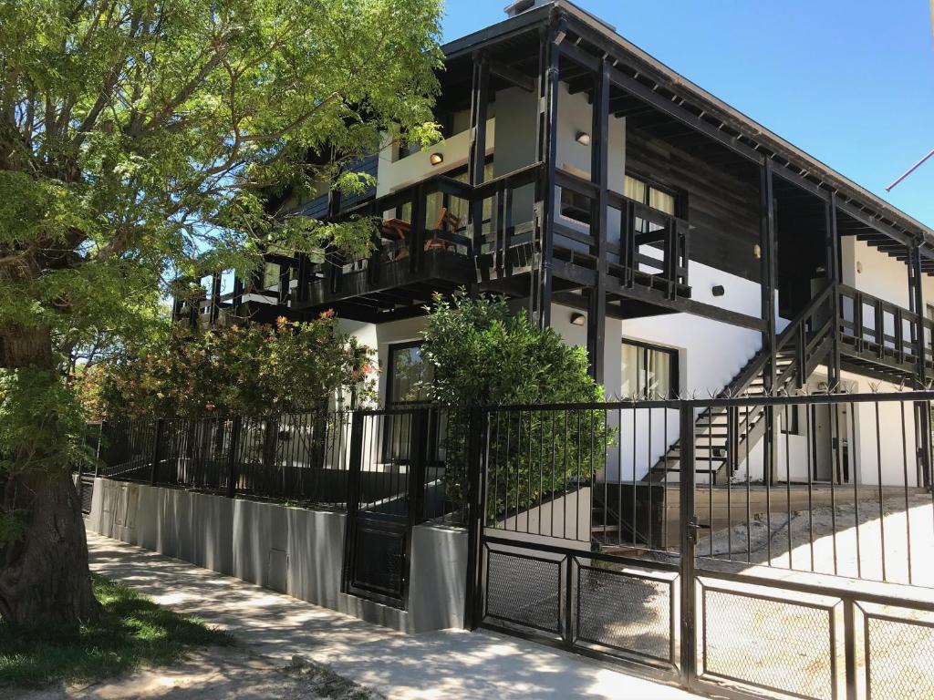 a black and white building with a balcony at Los Paraisos in Villa Gesell