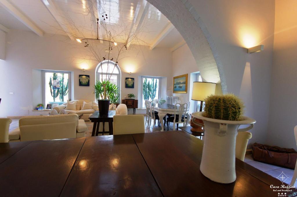 a living room with a table and a dining room at B&B Casa Ruffino in Balestrate