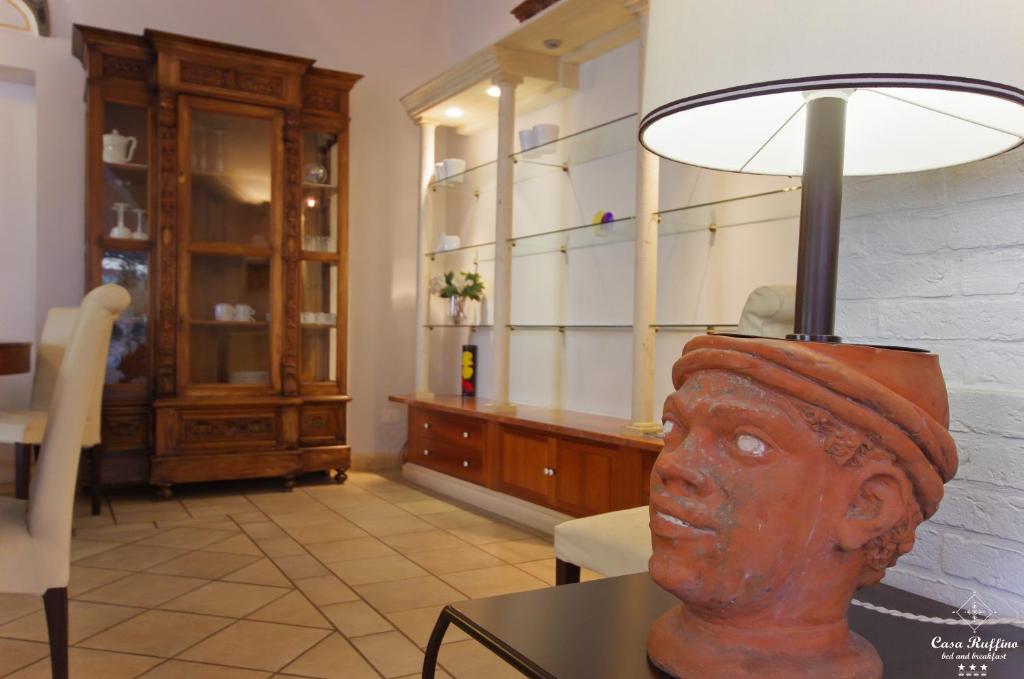 a lamp on a table with a bust of a head at B&B Casa Ruffino in Balestrate