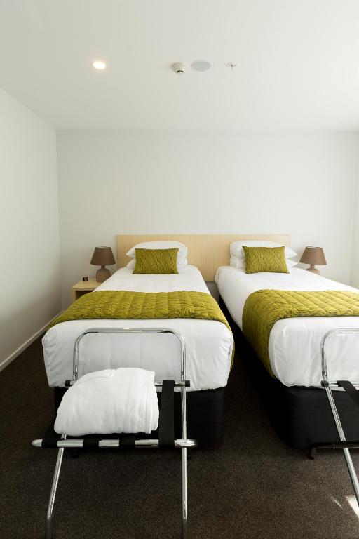 2 on Whiteleigh and 239 on Lincoln Motel - Resim 28