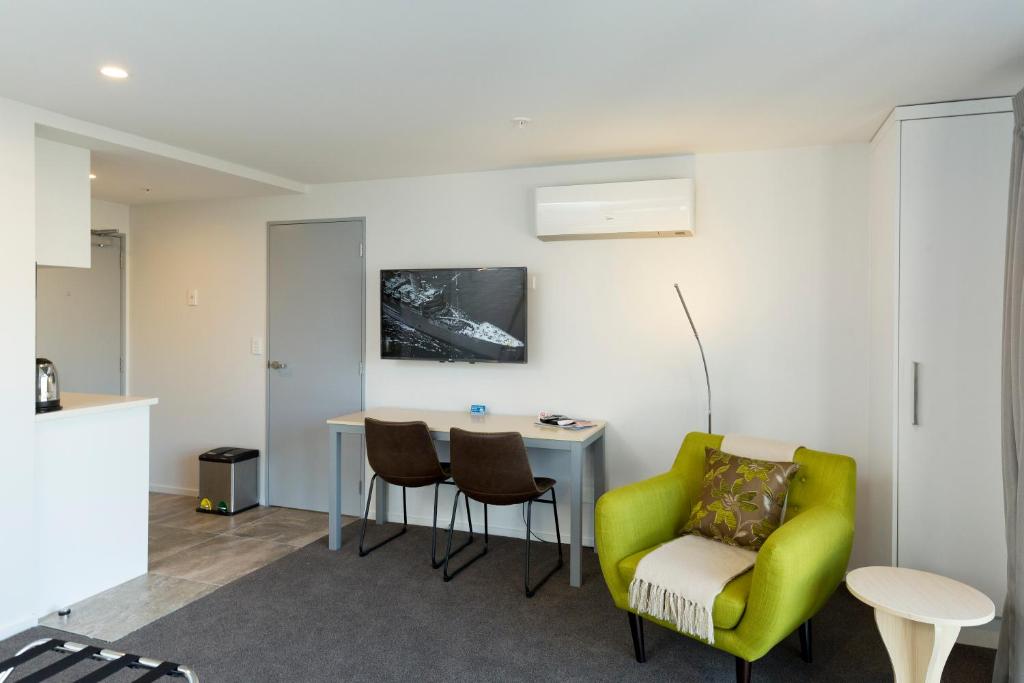 2 on Whiteleigh and 239 on Lincoln Motel - Resim 30