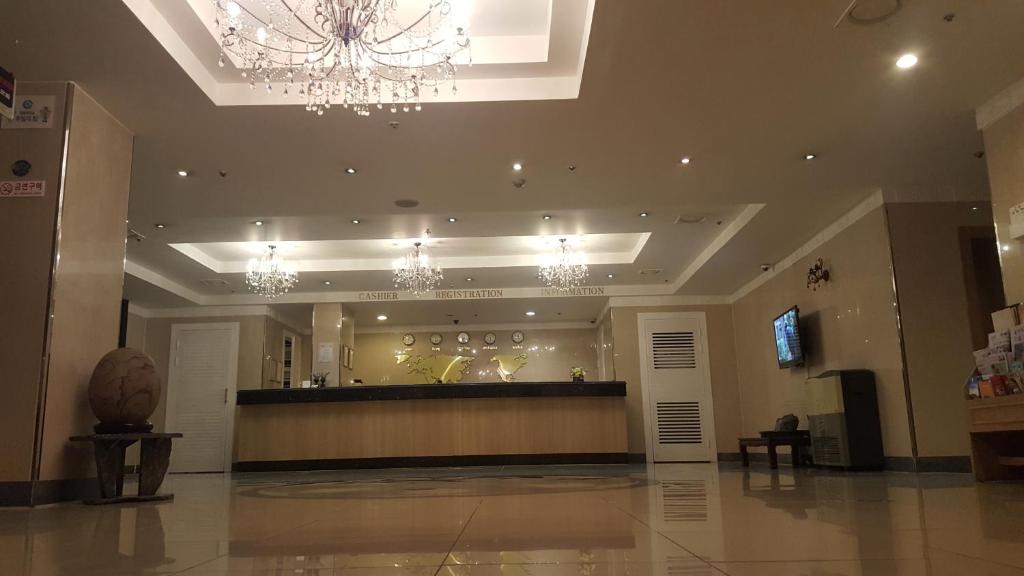 a large lobby with a chandelier in a building at Changwon Olympic Hotel in Changwon