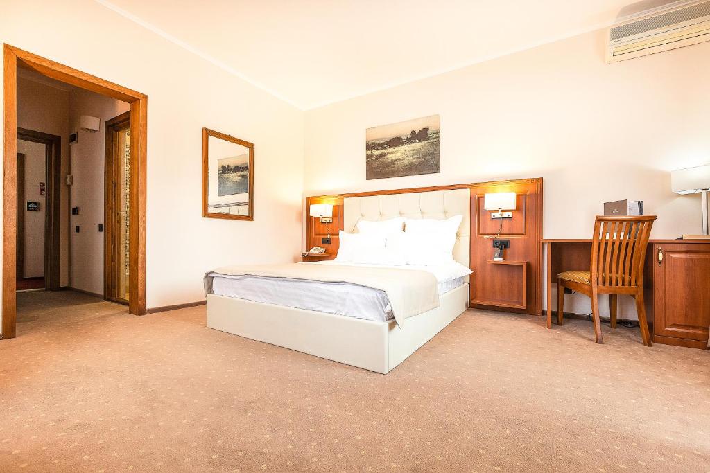 Postel nebo postele na pokoji v ubytování Hotel Athos R.M.T.