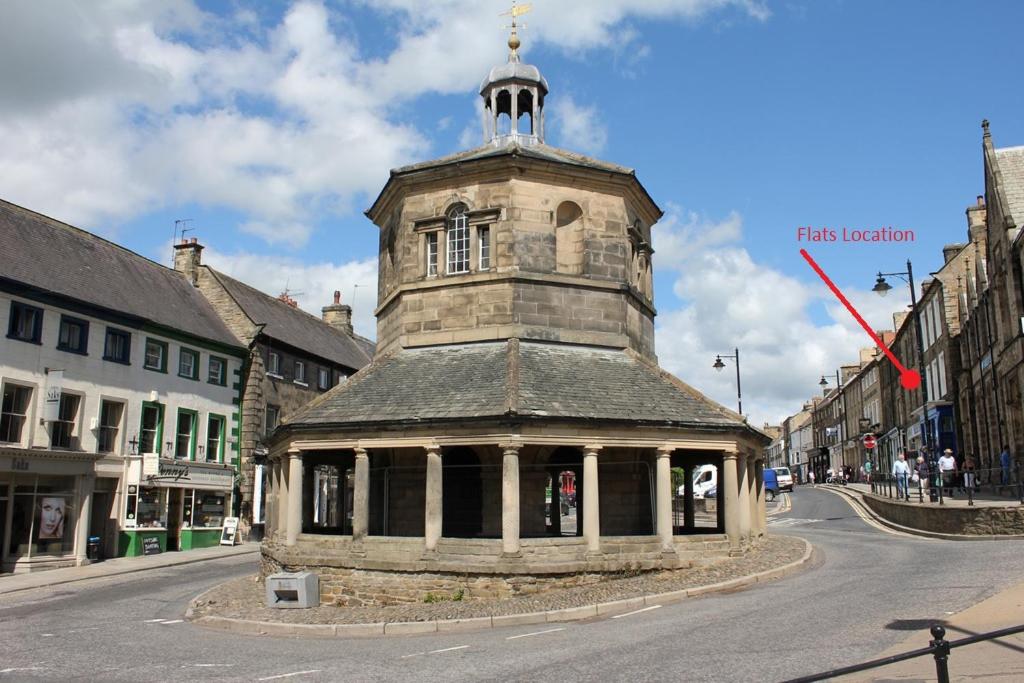 an old building in the middle of a street at 5B, Market Place flats in Barnard Castle