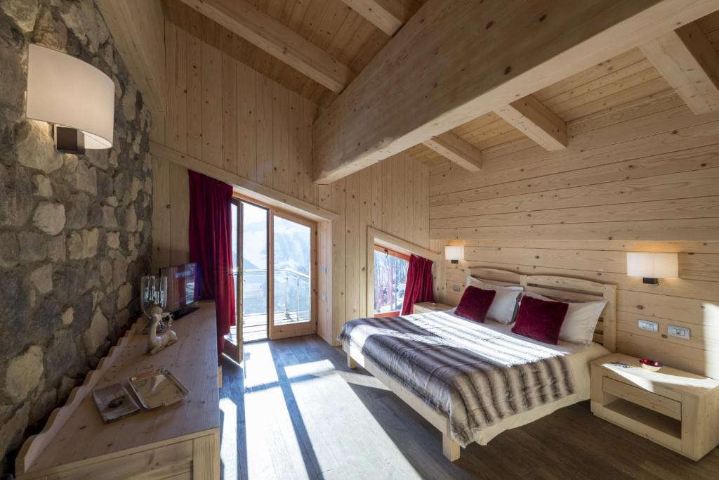 Postel nebo postele na pokoji v ubytování Chalet Morel 1586 Hotel & Spa