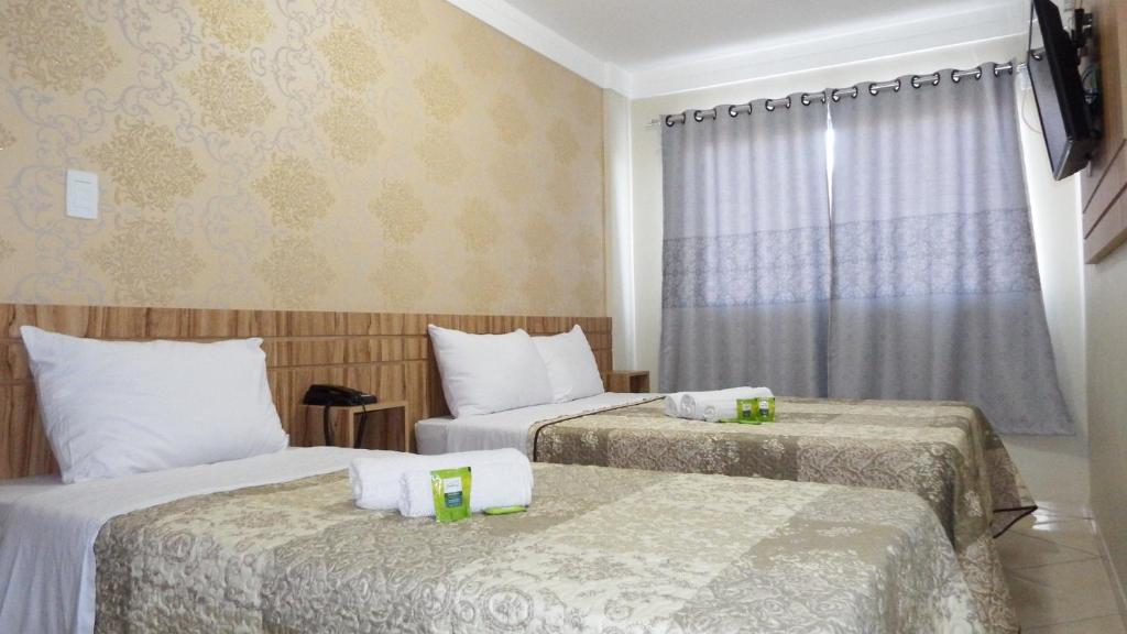 Un pat sau paturi într-o cameră la Coral Palace Hotel