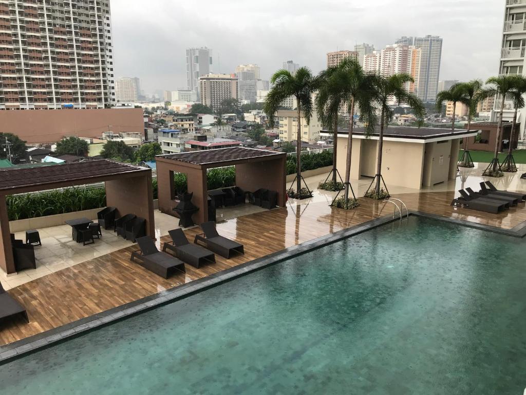 a swimming pool on the roof of a building at Manila Bay Breeze Residences near MOA and NAIA in Manila