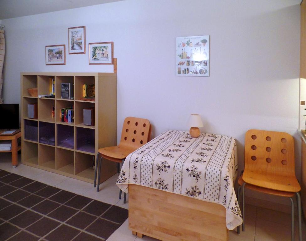Knihovna v apartmánu
