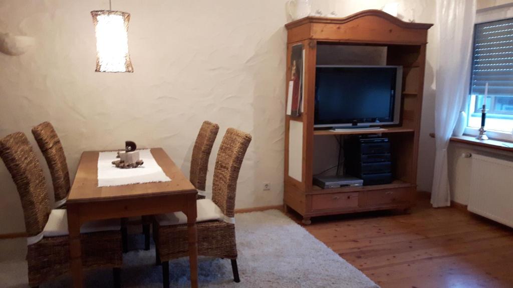 TV a/nebo společenská místnost v ubytování Ferienwohnung-malanders