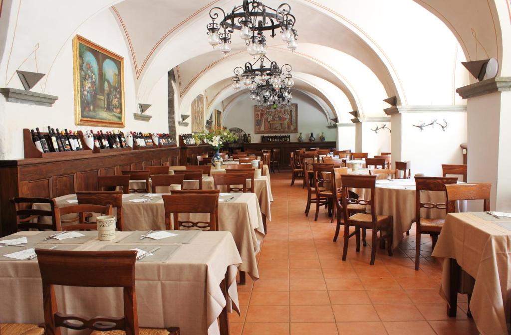 A restaurant or other place to eat at Villaggio Albergo San Lorenzo e Santa Caterina