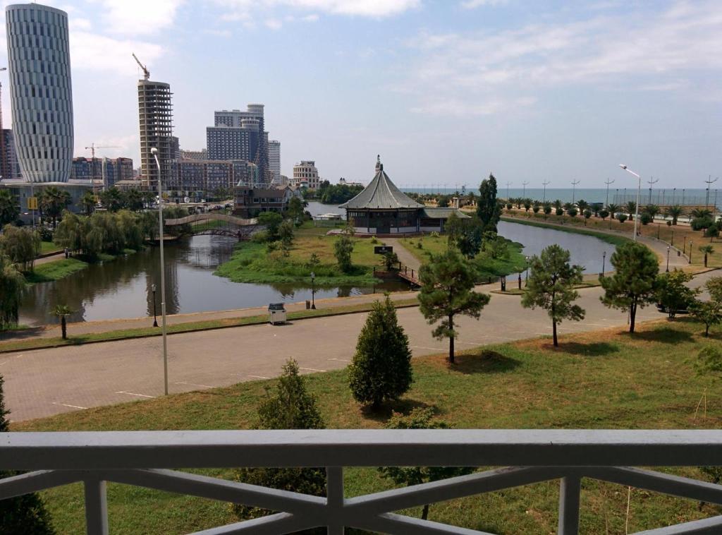 Paradise Apartment - Housity