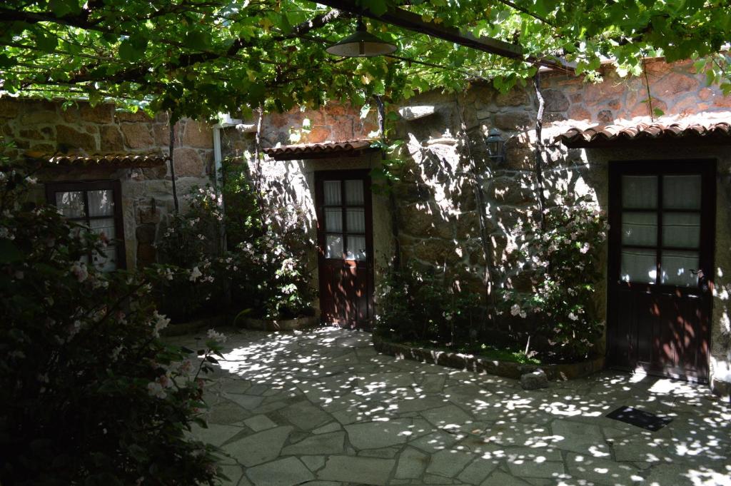 Vonkajšia záhrada v ubytovaní Casa Loureiro