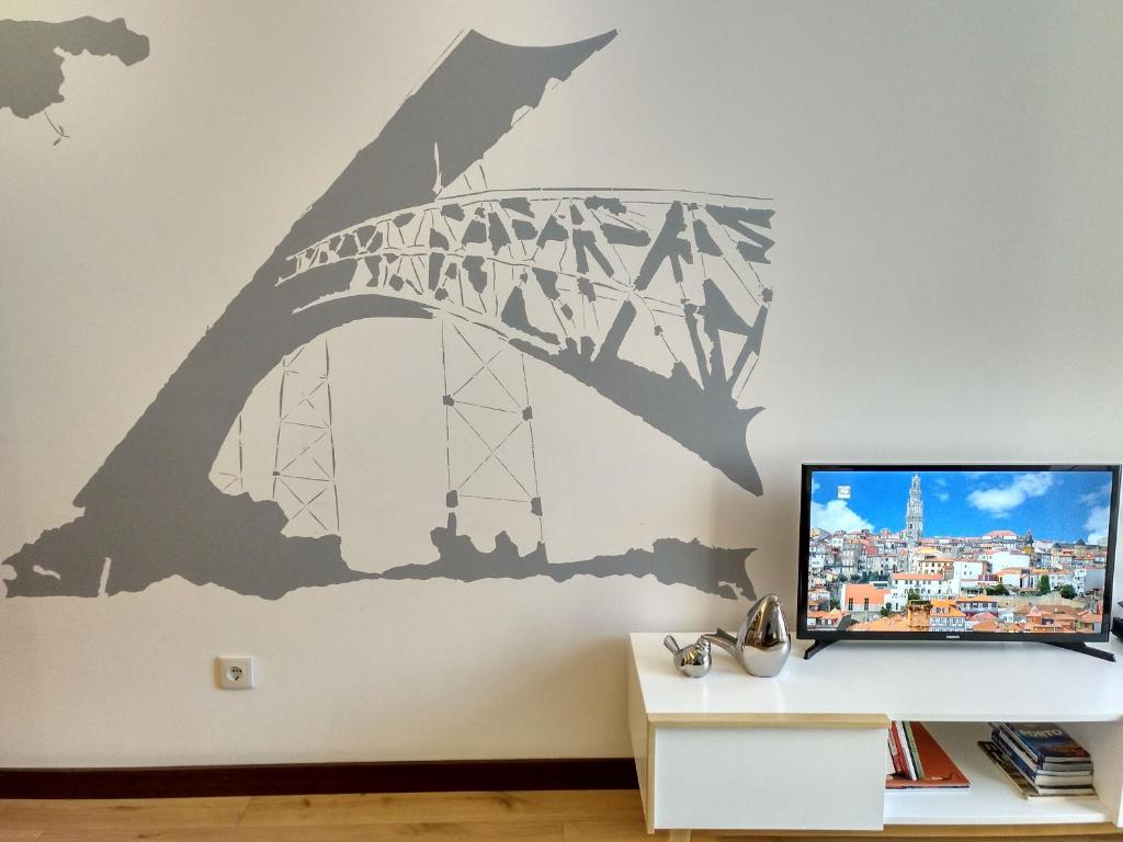 a stenciled mural of a bridge on a wall at PicPorto Apartment in Porto