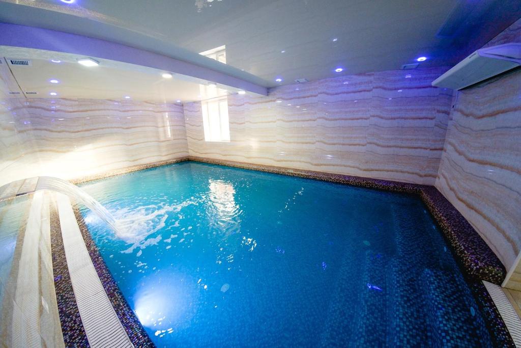 Bazén v ubytování Villa Leku SPA Resort nebo v jeho okolí