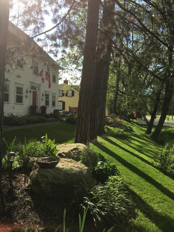 a house with a tree and a rock in the yard at Darlington House Bed and Breakfast in Niagara-on-the-Lake