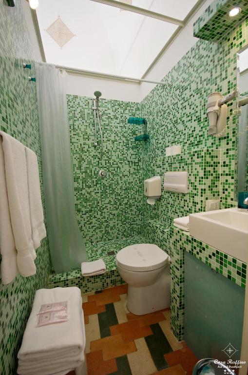 a bathroom with a toilet and a shower and a sink at B&B Casa Ruffino in Balestrate