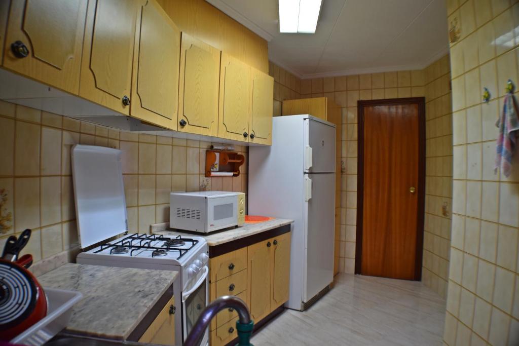 Kuchyň nebo kuchyňský kout v ubytování Casa en Torrevieja