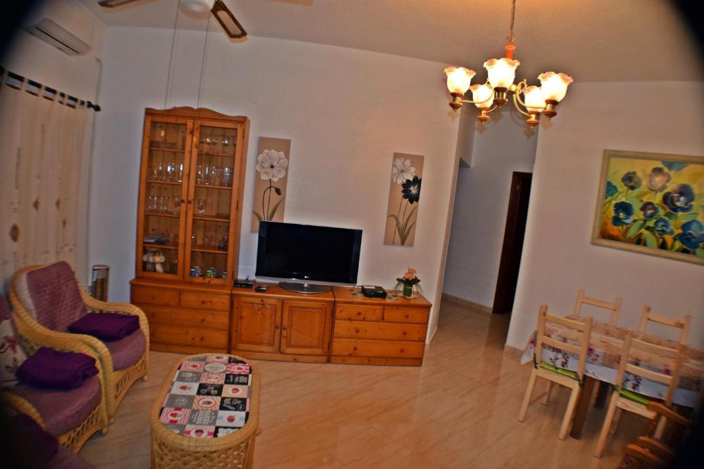 TV a/nebo společenská místnost v ubytování Casa en Torrevieja