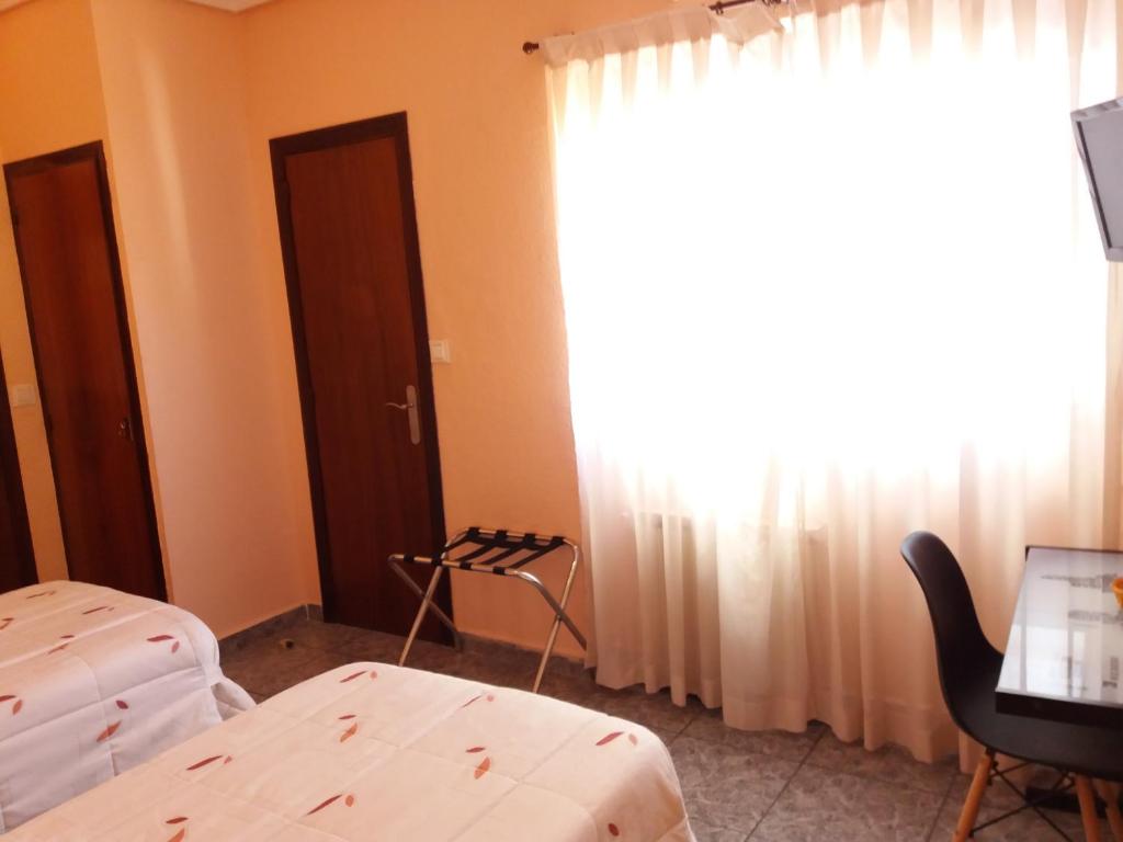 Hostal La Pilarica - Twin Room