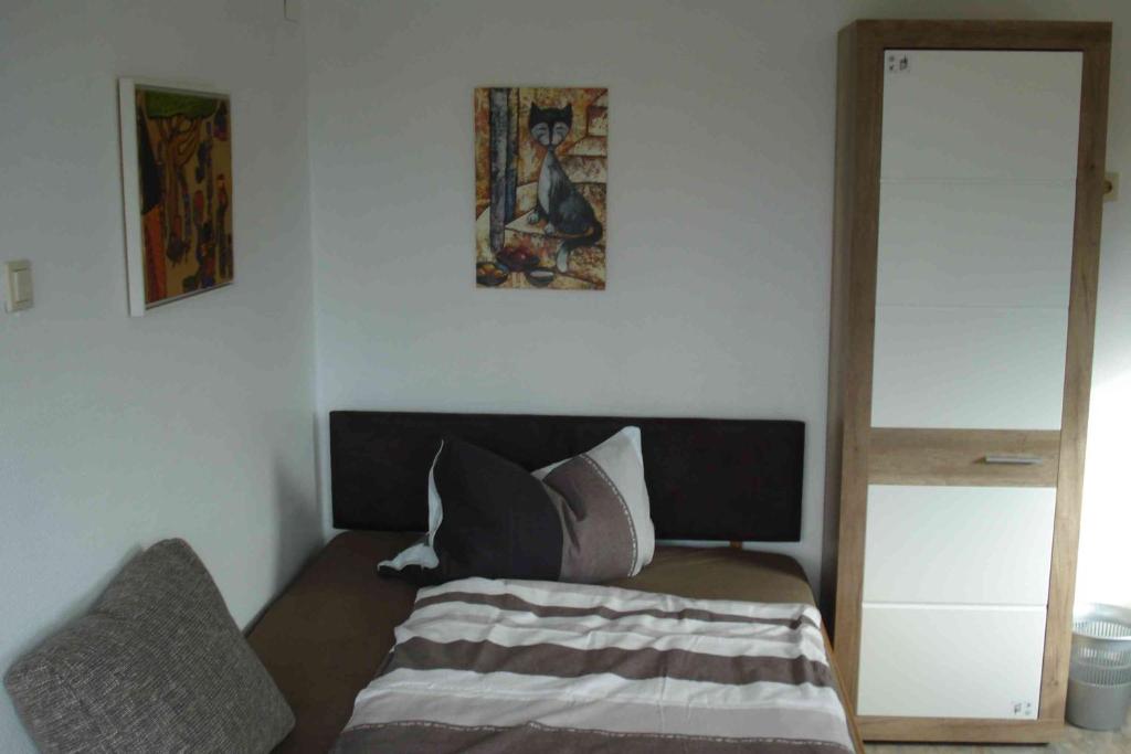 Postel nebo postele na pokoji v ubytování Lovely Studio in Cannstatt