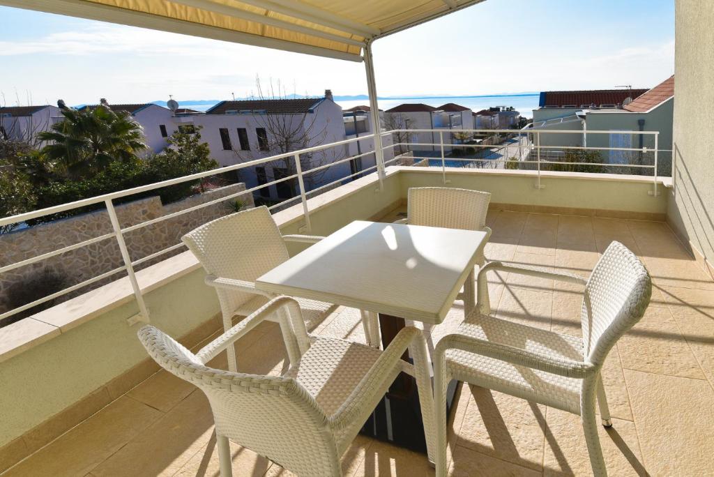 Balkon lub taras w obiekcie Apartmani Astrado Petrčane