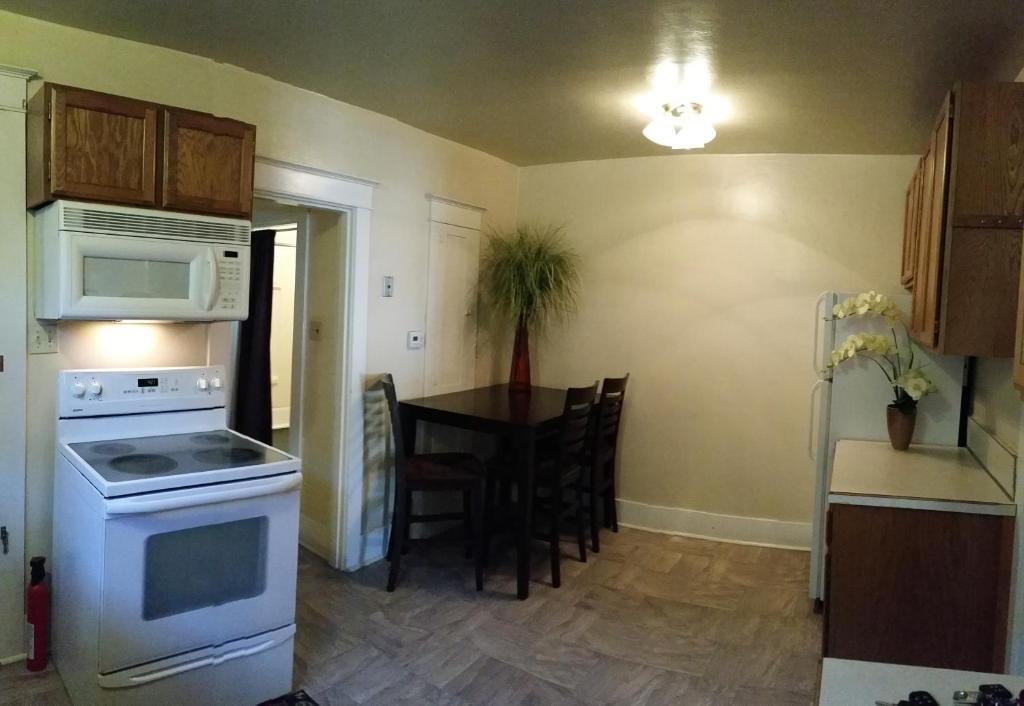 a kitchen and dining room with a table and a refrigerator at Lovely Smarthome King HDTV AC WIFI ❤ of Downtown in Klamath Falls