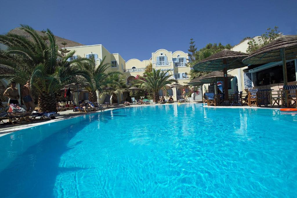 Bazén v ubytování Zephyros Hotel nebo v jeho okolí