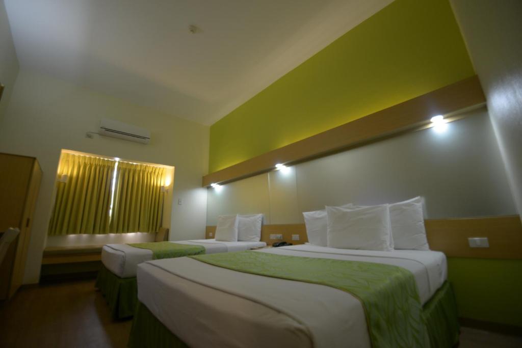 Postel nebo postele na pokoji v ubytování Microtel by Wyndham Davao