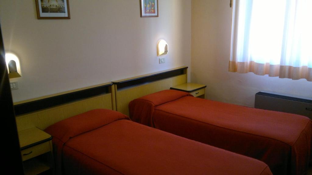 Hotel Centrale - Tweepersoonskamer Met 2 Aparte Bedden