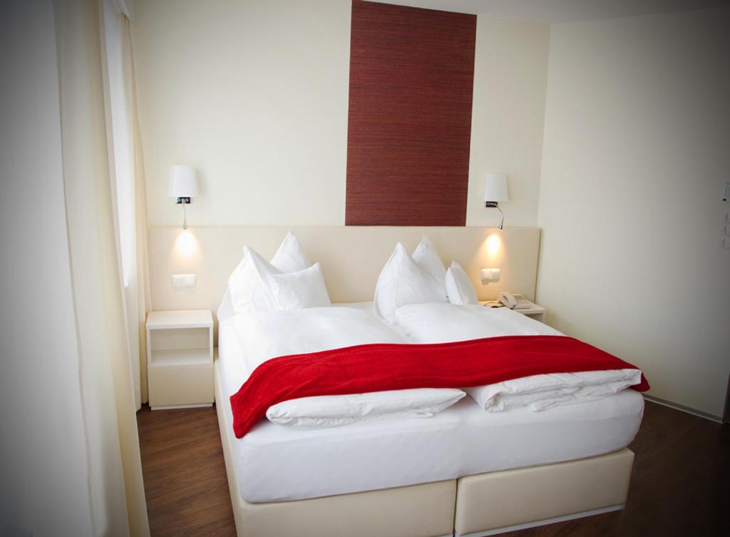 Postel nebo postele na pokoji v ubytování Hotel Hecher