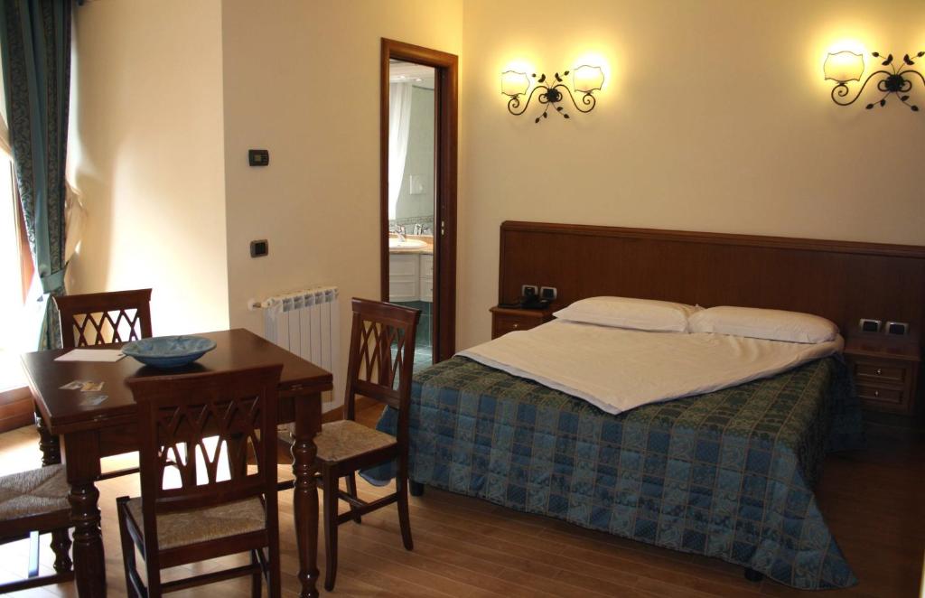 Posteľ alebo postele v izbe v ubytovaní Altea Suites