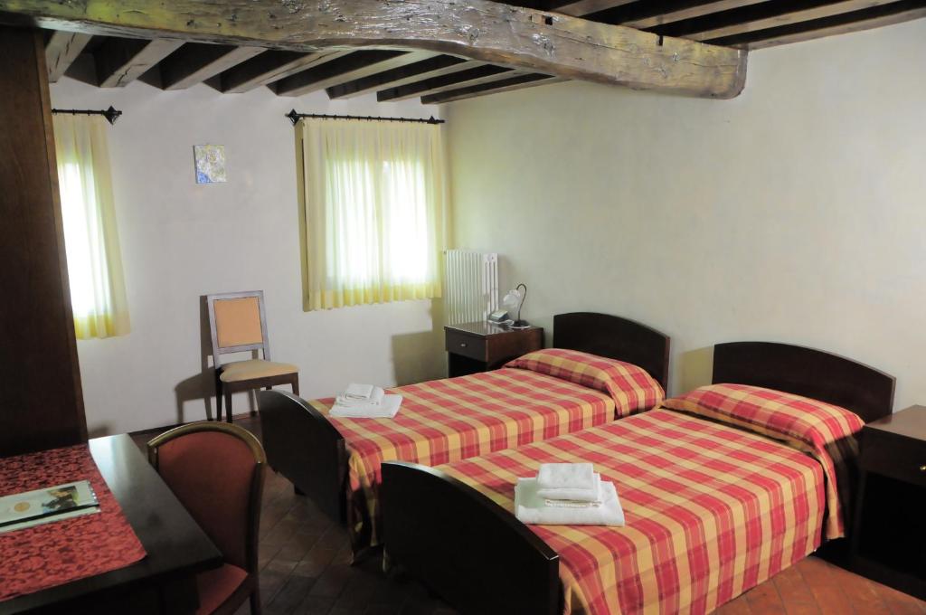 Hotel La Corte - Single Room With Shared Bathroom