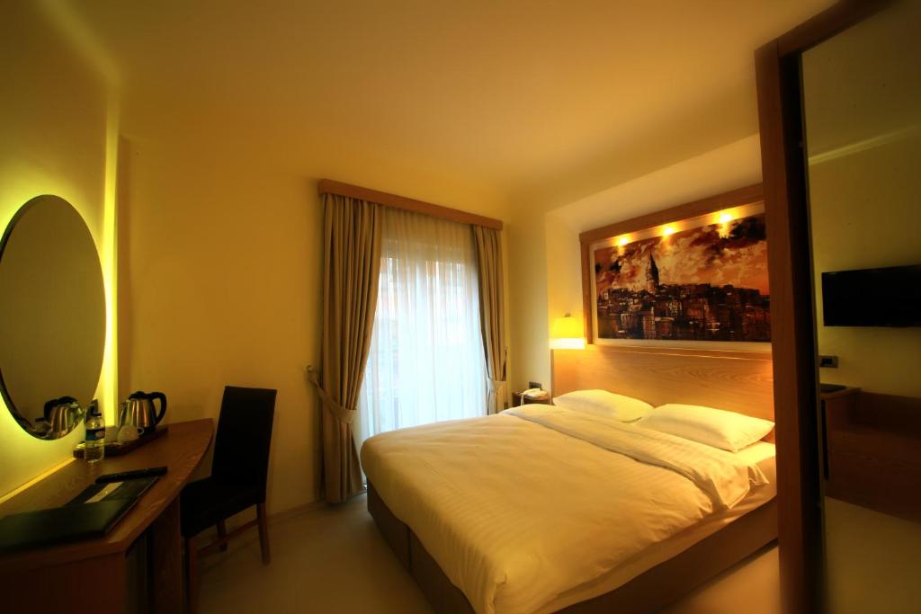 Postel nebo postele na pokoji v ubytování Beyoglu MLS Hotel