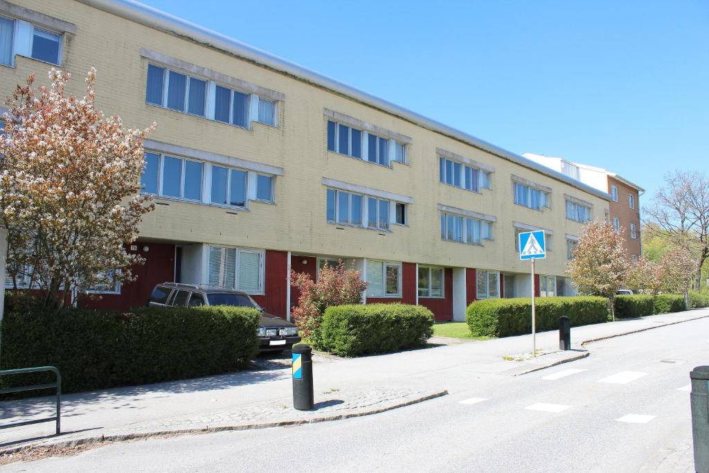 a building with a car parked next to a street at Place Lund Studios in Lund