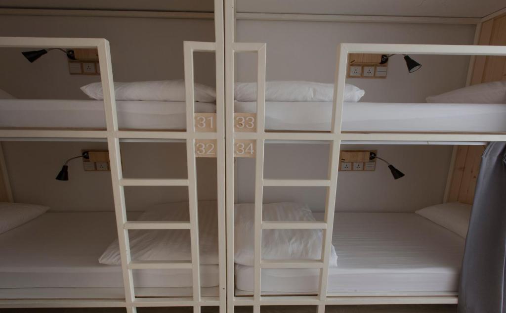 Palanda nebo palandy na pokoji v ubytování Pinto Hostel