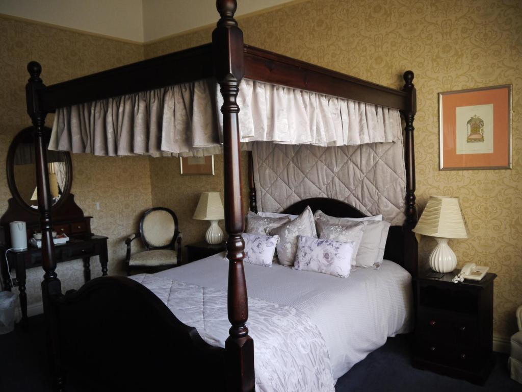 The Bell Hotel - Executive Tweepersoonskamer Met Hemelbed