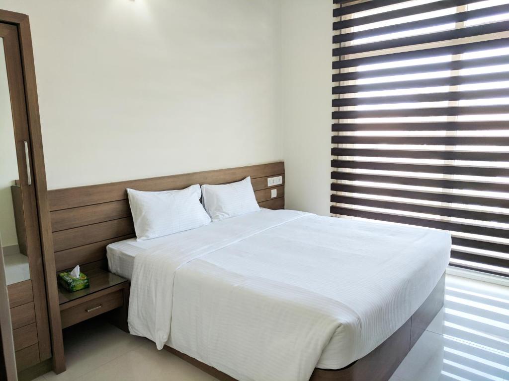 Tempat tidur dalam kamar di Clyford Suites