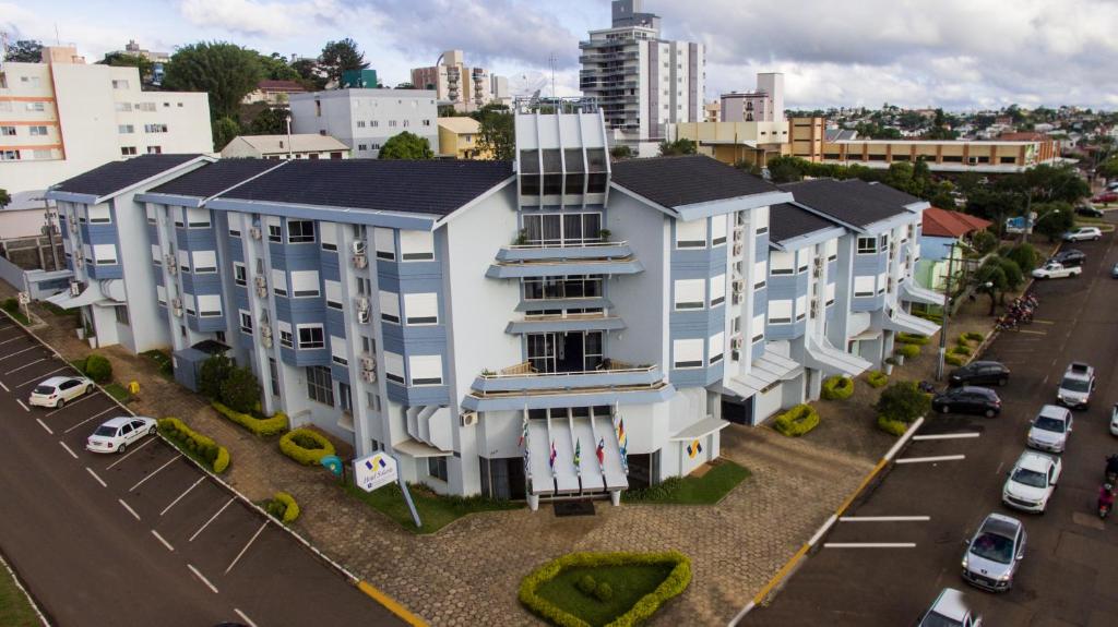 Hotel Solaris في São Miguel dʼOeste: منظر علوي لمبنى في مدينة