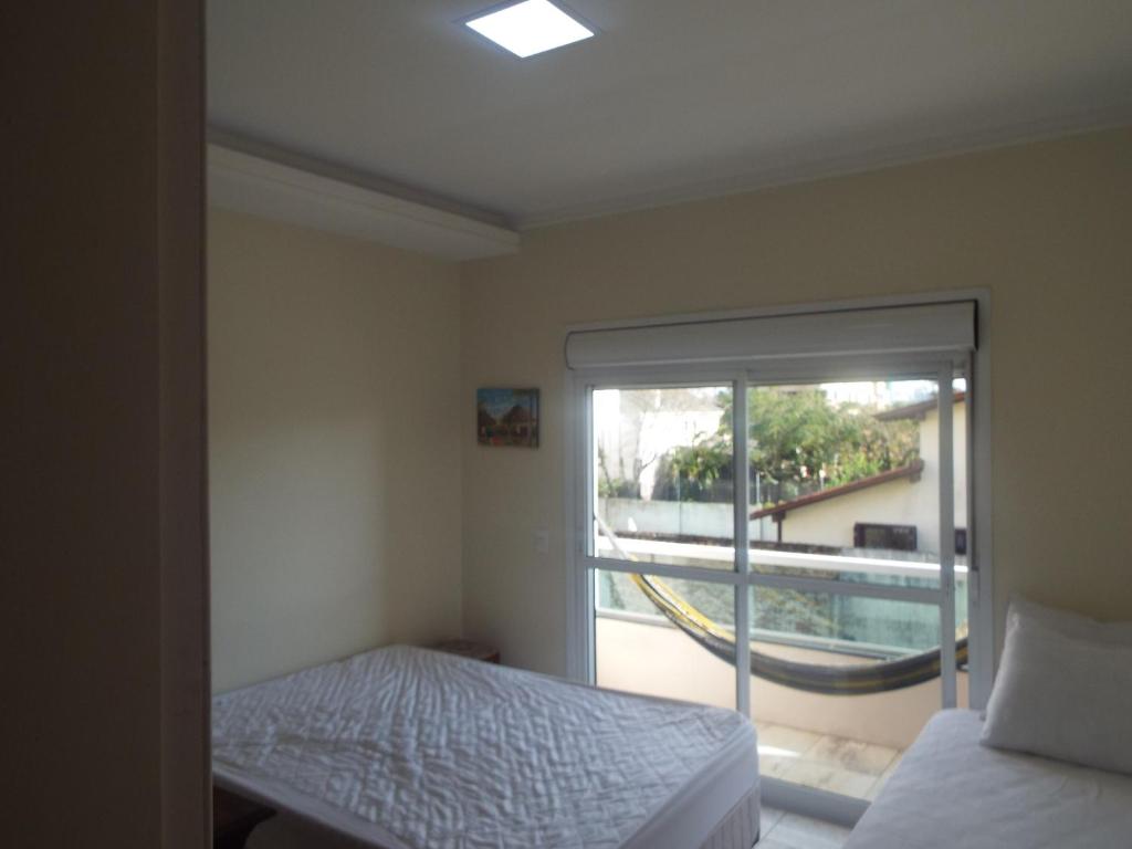  Casa 3 dormitórios sendo uma suíte com ar