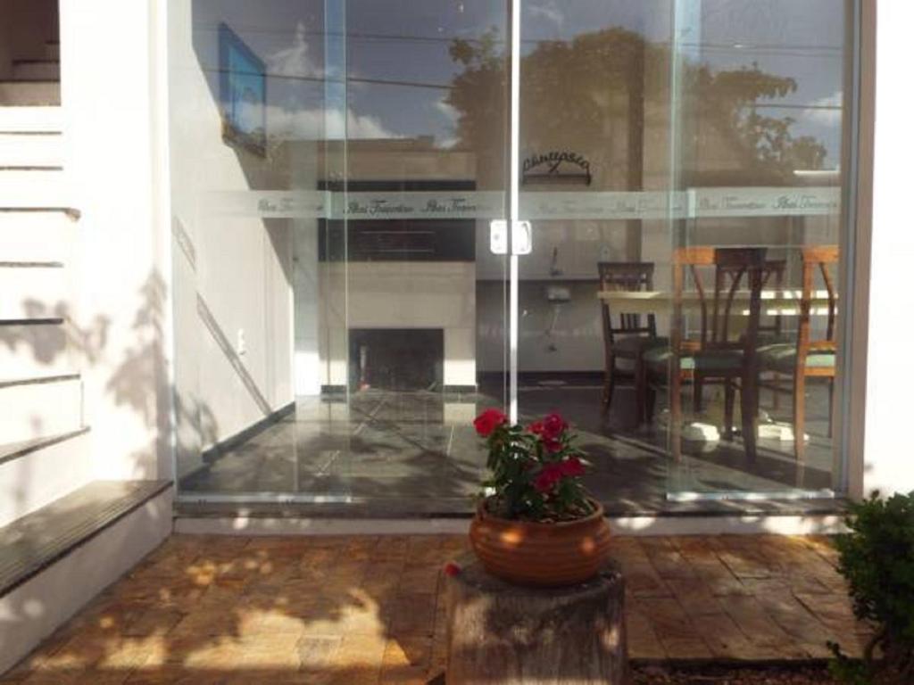  Casa 3 dormitórios sendo uma suíte com ar
