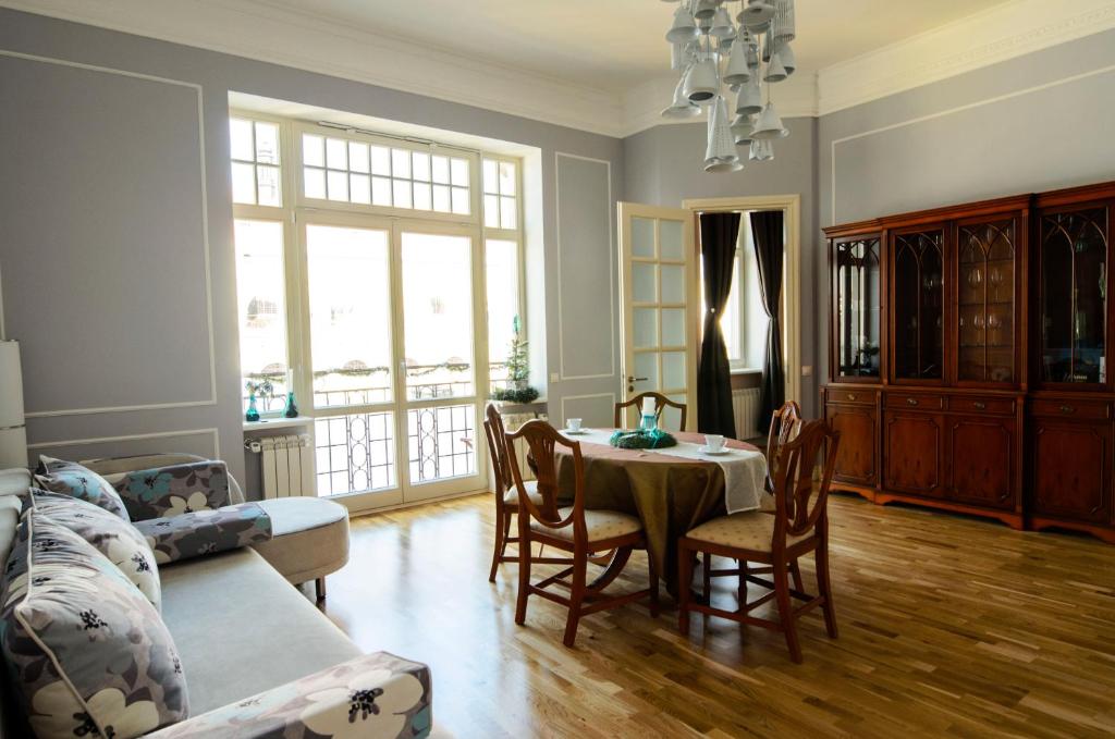 Ratusha Apartments - Deluxe Apartment