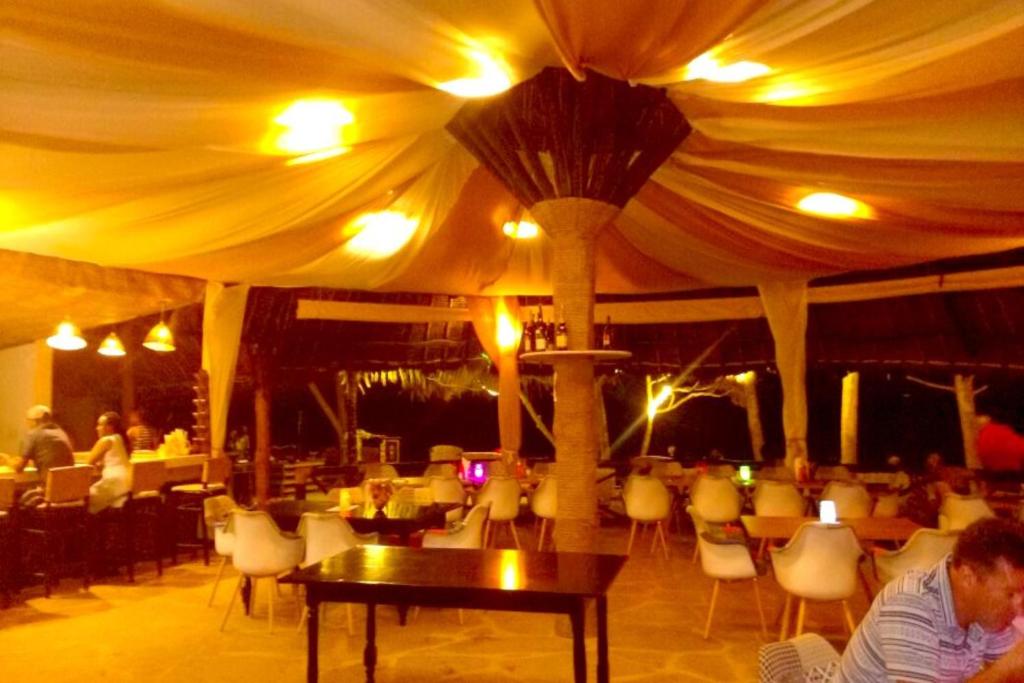 Restaurace v ubytování Bahari Dhow Beach Villas