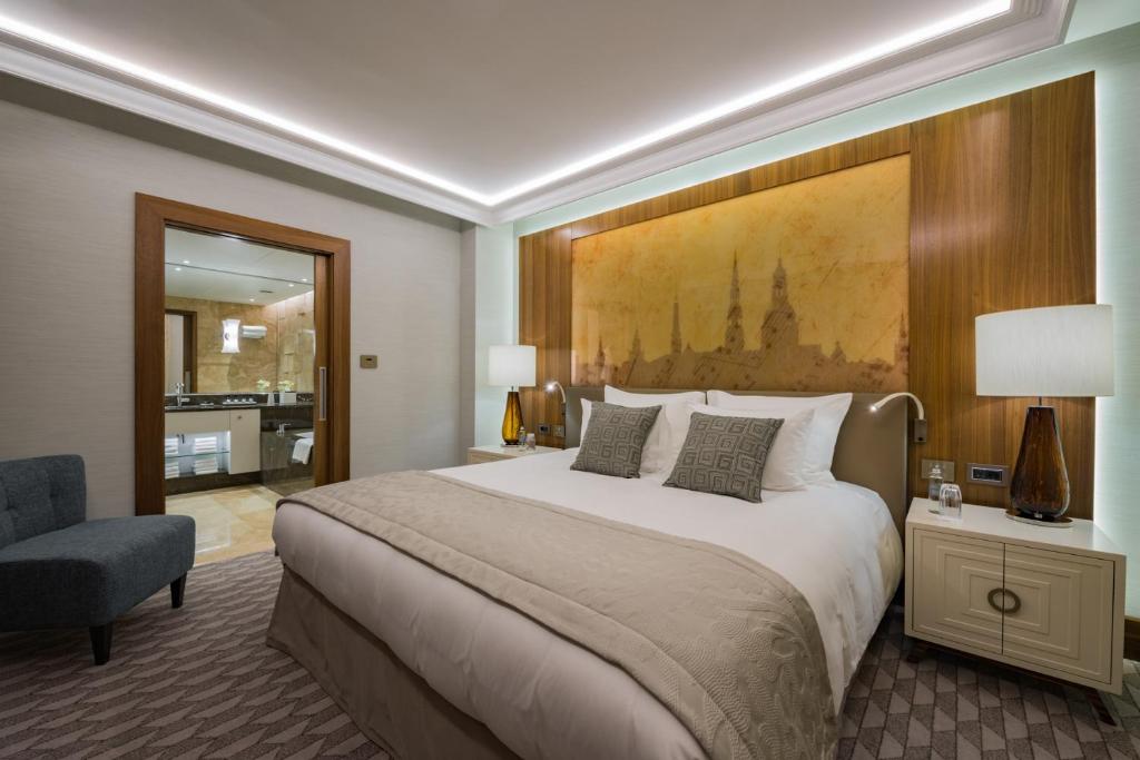 Postel nebo postele na pokoji v ubytování Grand Hotel Kempinski Riga