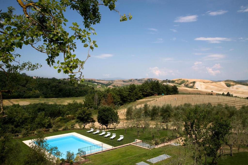 Bazén v ubytování Borgo della Meliana Gambassi Terme nebo v jeho okolí
